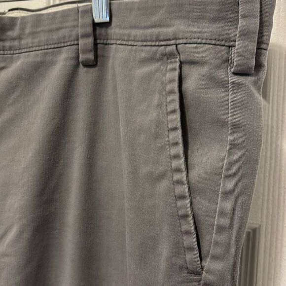 Dockers classic fit 44x32 - Picture 3 of 10